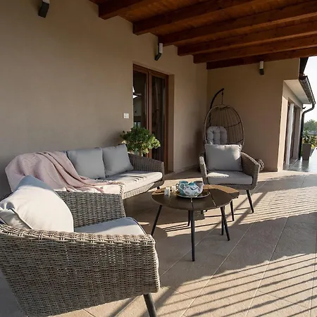 Mattuzzi بيت للعطل